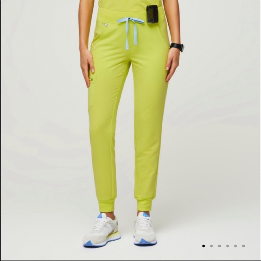 Brand New Figs Citrine joggers. Size M Petite